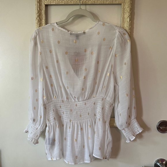 HARVE BENARD | White Blouse with Gold Accents V-neck Balloon Sleeves Smocked - Picture 9 of 13